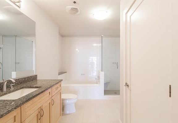 3rd image of 900 20th Ave S APT 903