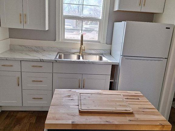 2nd image of 1611 North St #1