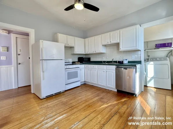 124 Day St, Jamaica Plain, MA