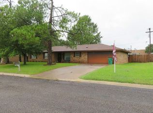 1504 Jefferson St, Bowie, TX 76230