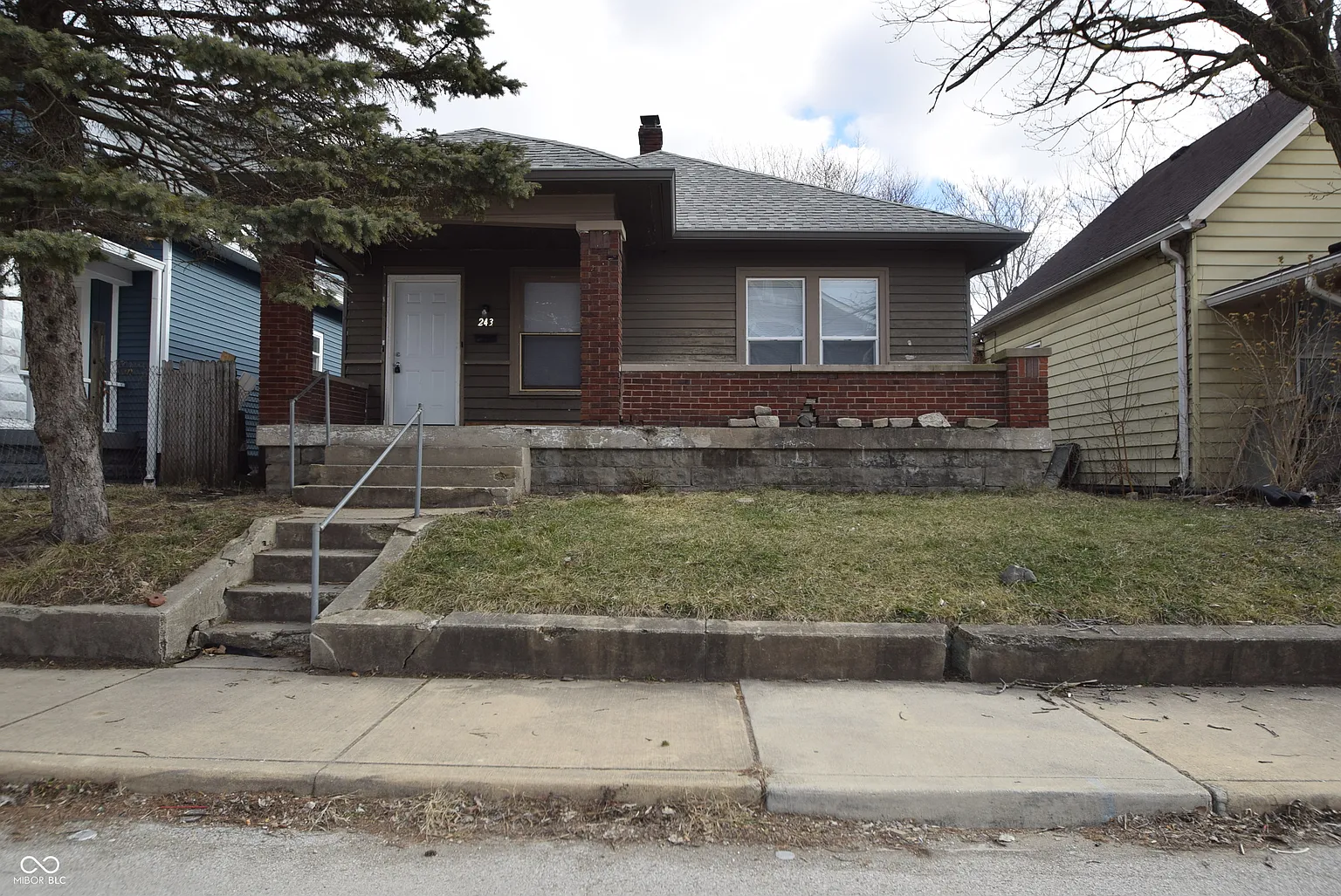 243 Hendricks Pl photo 1