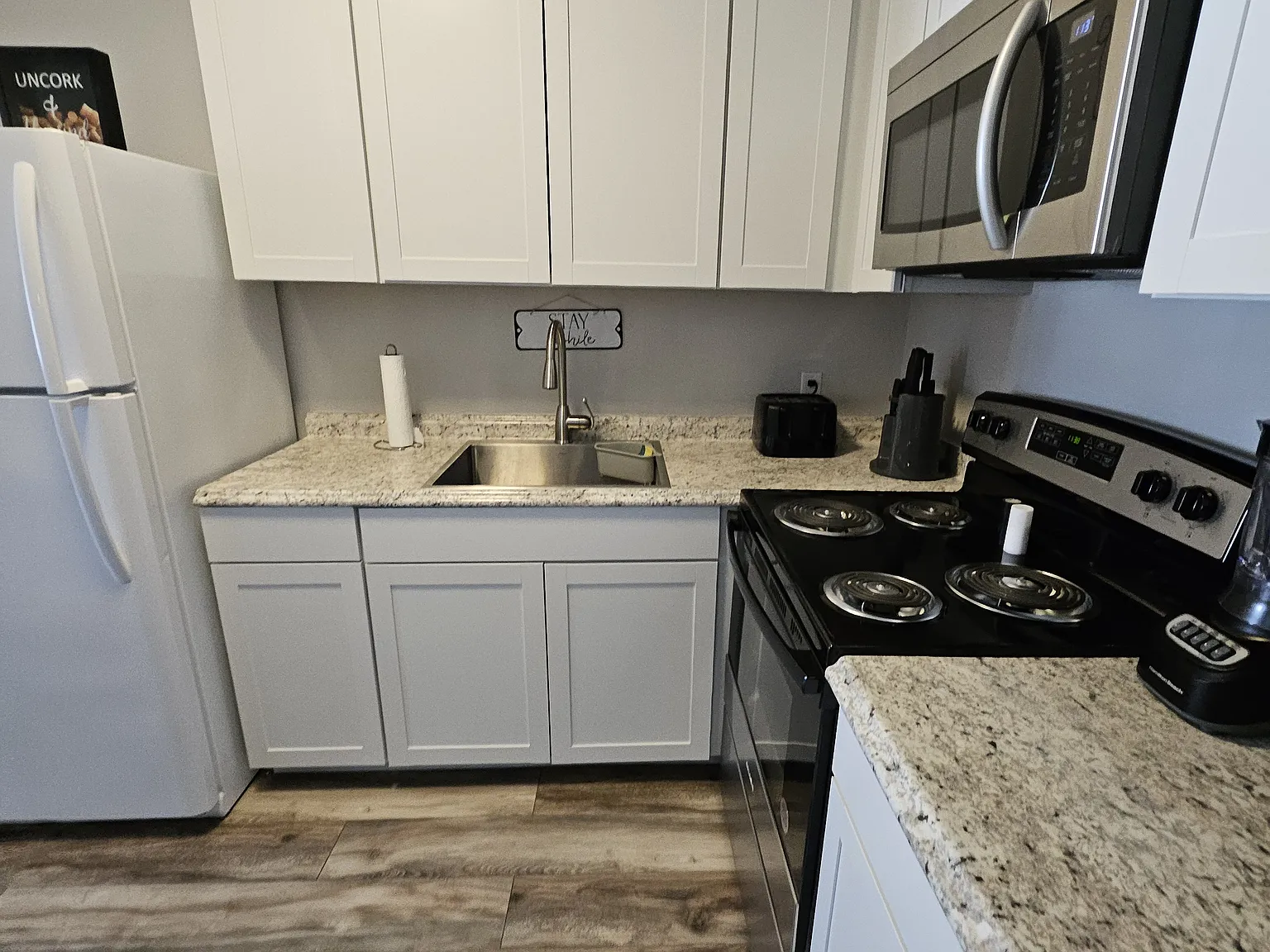 3 bed, 884 sqft, $1,600 — Photo 4