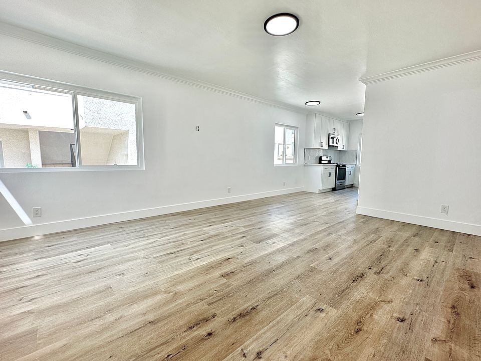 1st image of 746 N Hudson Ave #1