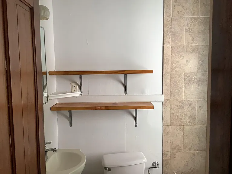 49 Clark Pl #UPSTAIRS — Photo 21