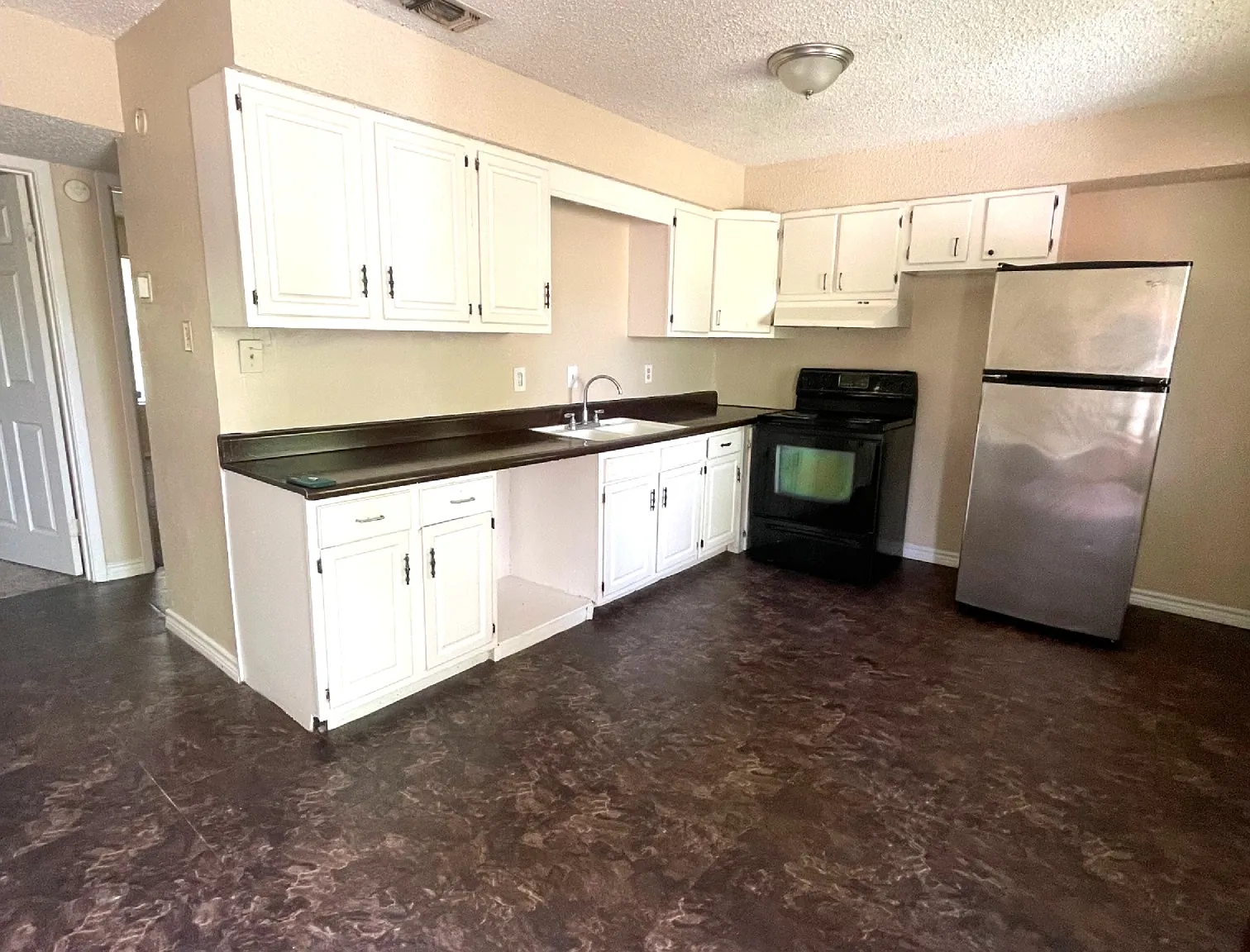 2 bed, 700 sqft, $795 — Photo 1