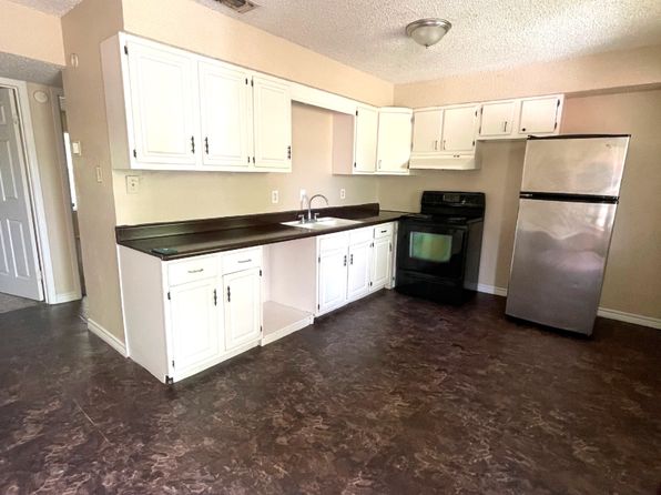 911 Chestnut St #C, Commerce, TX 75428 – 2-bedroom rental in Commerce