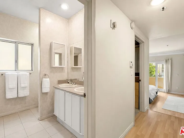 12011 Goshen Ave #102 — Photo 10
