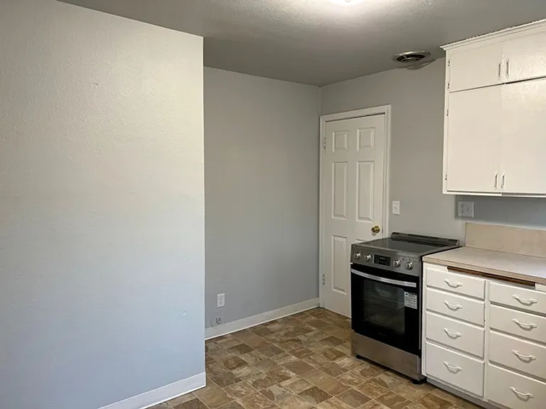 521 & 531 Gerth Ave NW — Photo 8