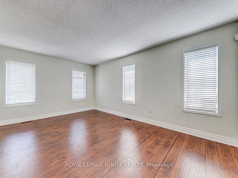 57 Armitage Cres — Photo 11