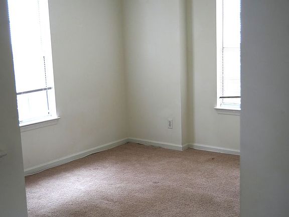 3rd image of 113 Amelia Ct