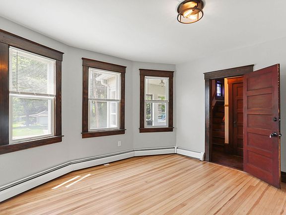 2nd image of 139 Albany Ave Floor 1