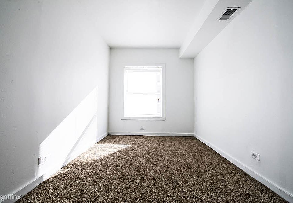 7120 S Wabash Apartments Chicago Bedroom_1