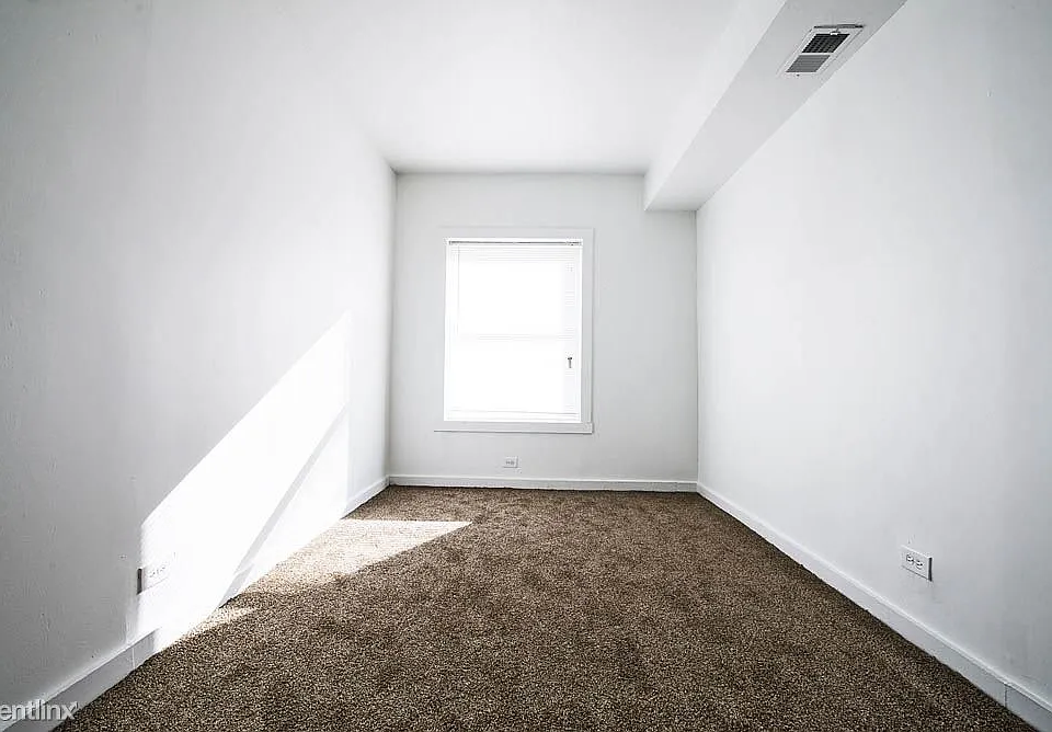 7120 S Wabash Apartments Chicago Bedroom_1