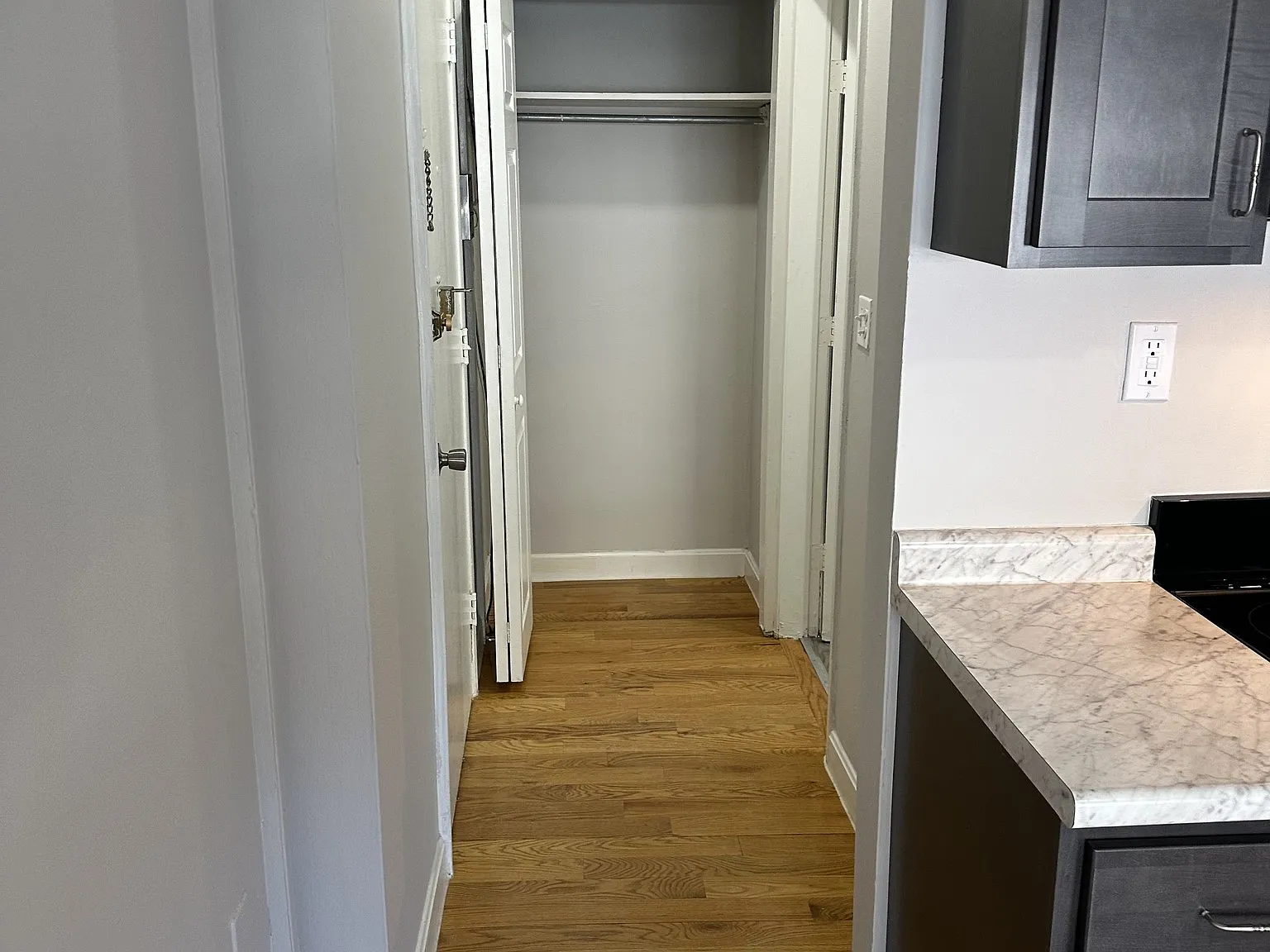 2 bed, 700 sqft, $2,025 — Photo 3