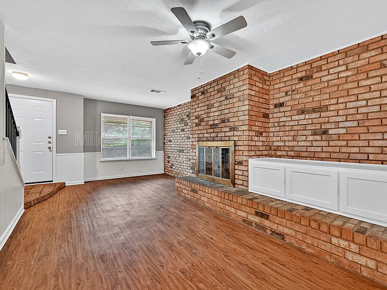 105 E Ford St — Photo 6
