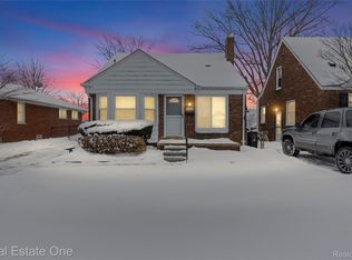 20688 Fleetwood Dr, Harper Woods, MI 48225