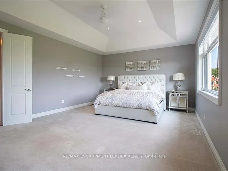 19 Secinaro Ave — Photo 21