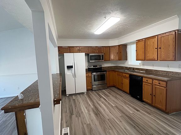 5th image of 236 Woodland Green Way