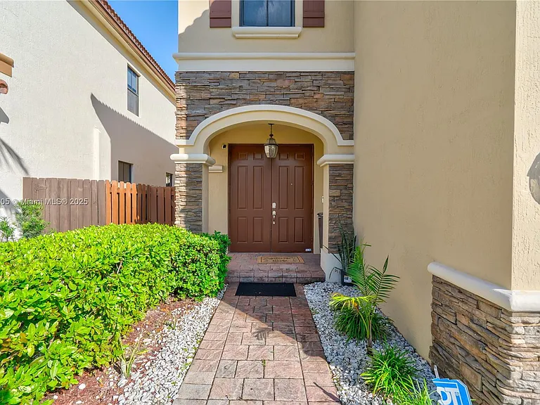 8825 NW 100th Pl — Photo 4