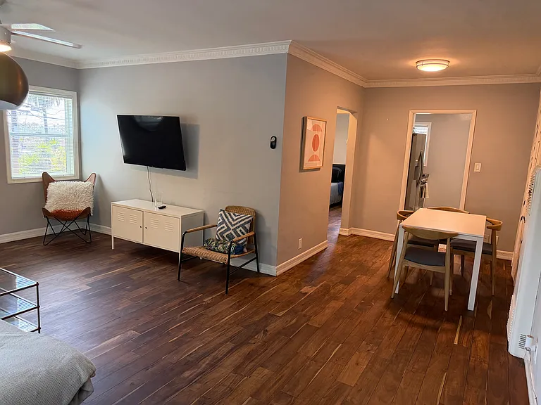 2244 W Adams Blvd #6 — Photo 1