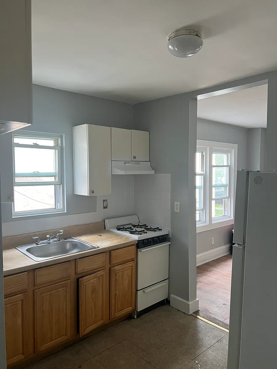 Building Photo - 17 Webb Ave #1R