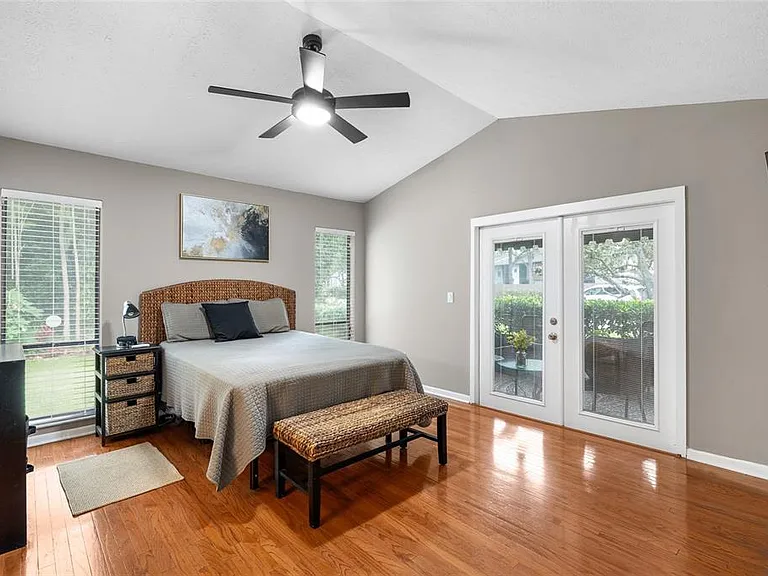 11520 Galleria Dr — Photo 14