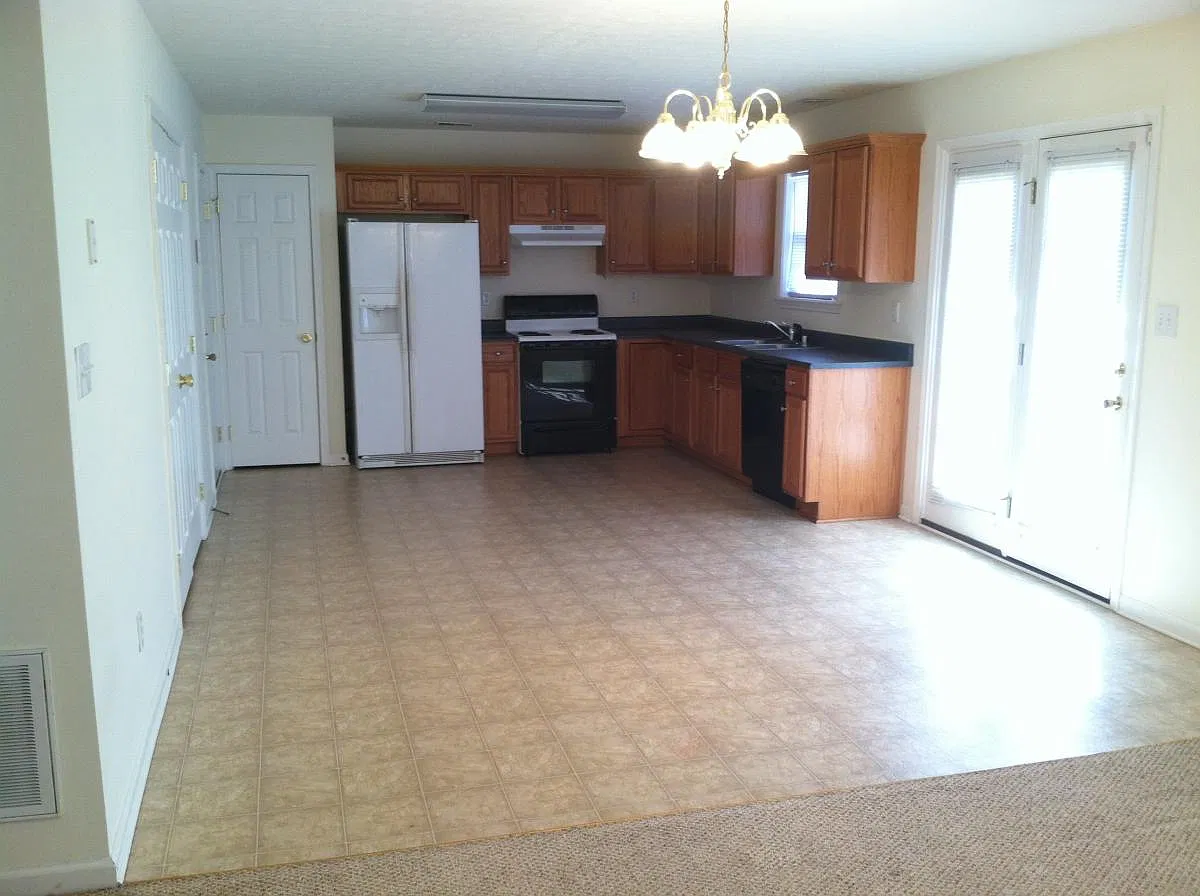 3 bed, 1400 sqft, $1,650 — Photo 2