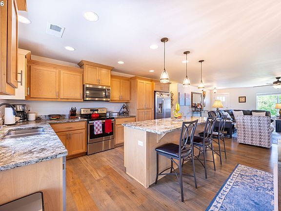 2nd image of 261 Braxton Ct