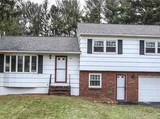 136 Garnsey Rd, Pittsford, NY 14534