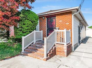 9 N Oceanside Rd, Rockville Centre, NY 11570