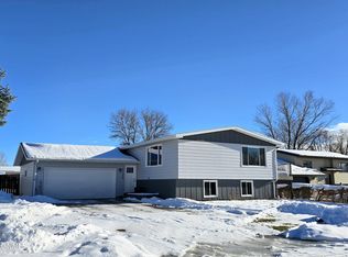 1124 Chestnut Ln, Beulah, ND 58523