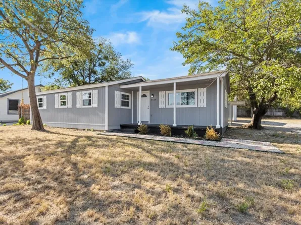 8419 Whitney Dr, White Settlement, TX 76108