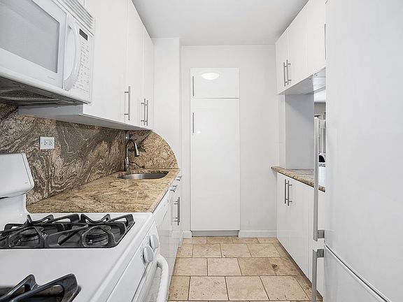 3rd image of 333 E 66th St APT 12K