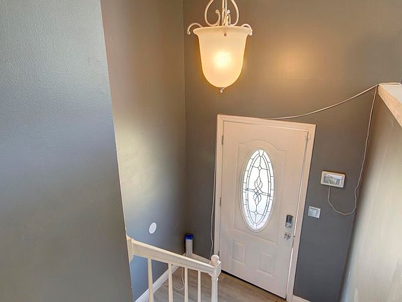 3rd image of 6 Meadow Hill Dr
