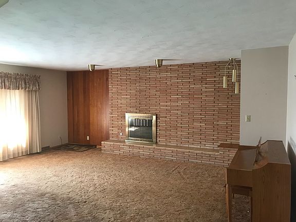 2nd image of 1105 Eisenhower Dr