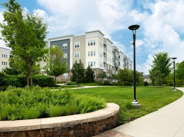 120 University Ave Unit 2202, Westwood, MA 02090
