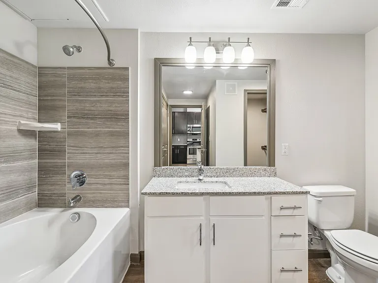 Modern Bathroom with Tub at Park at Rialto Apartments, San Antonio