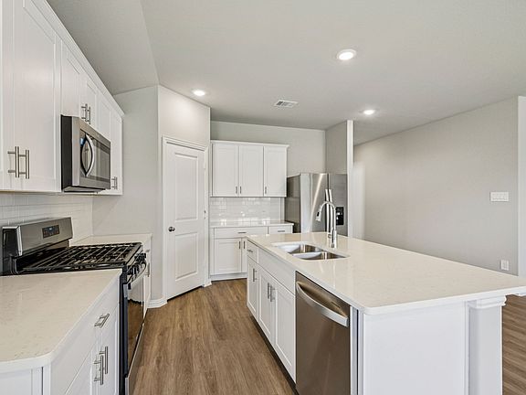 4th image of 2128 Longchamp Ln
