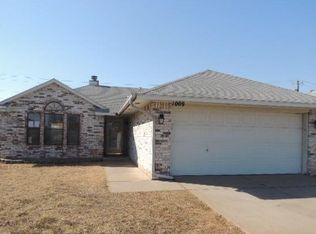 1009 N Avery Dr, Moore, OK 73160