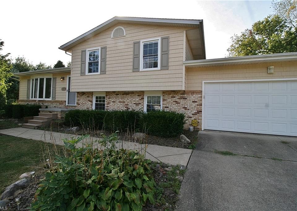 1st image of 3560 Charleston Dr