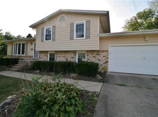 3560 Charleston Dr, Akron, OH 44319