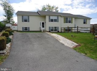 30 Squire Cir, Inwood, WV 25428