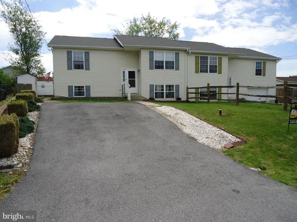 30 Squire Cir, Inwood, WV 25428