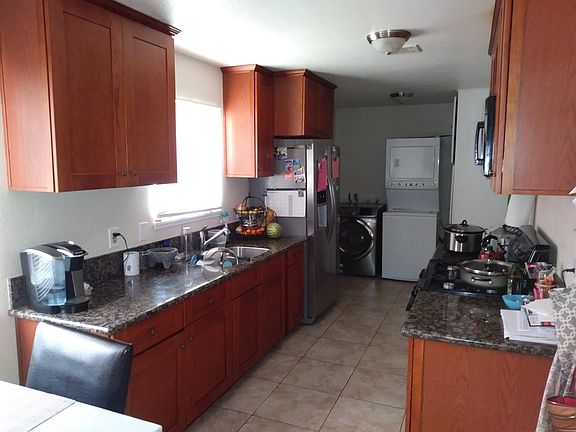 5th image of 1469 N Grand St