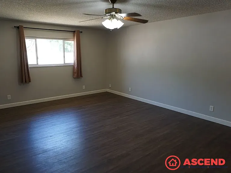 722 Salem St — Photo 9