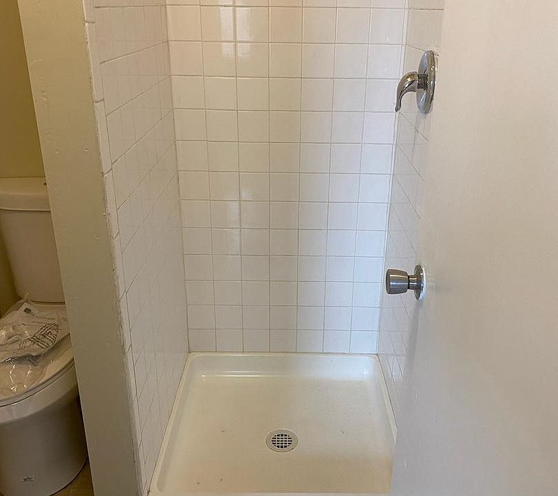 2nd image of 4728 Chestnut St #4