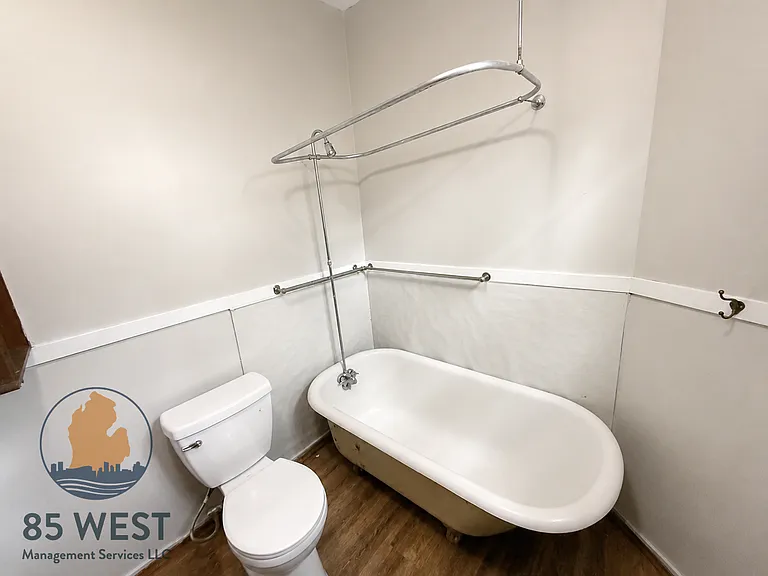 716 Alpine Ave NW — Photo 5