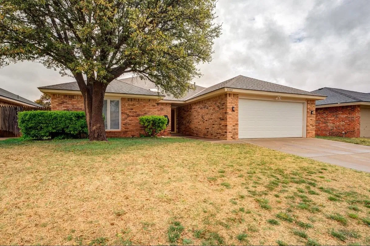3 bed, 1663 sqft, $2,220 — Photo 2