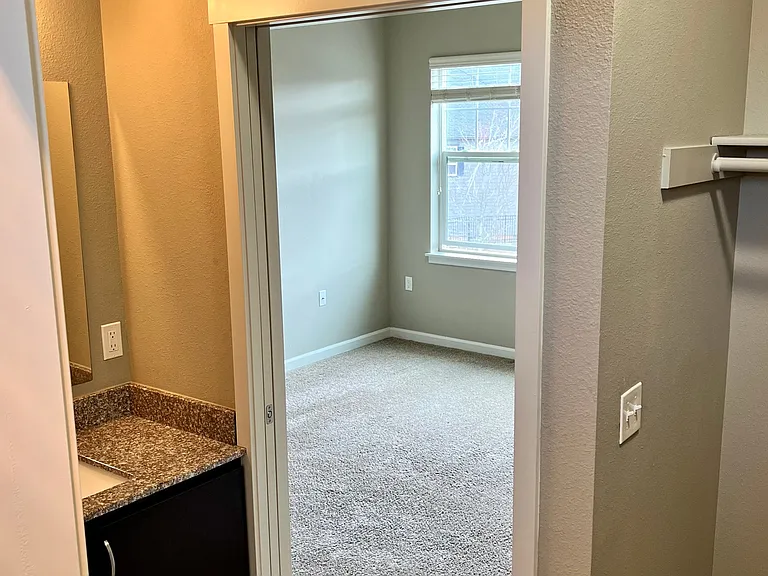 Main Bedroom Bathroom/ Closet Main Bedroom Bathroom/ Closet