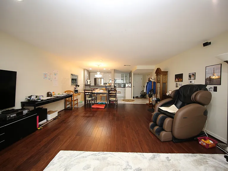 173 Oak St #104 — Photo 4